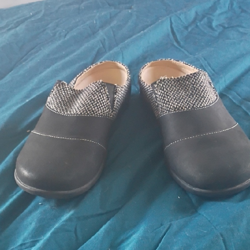 spenco slip on mules, black size 9